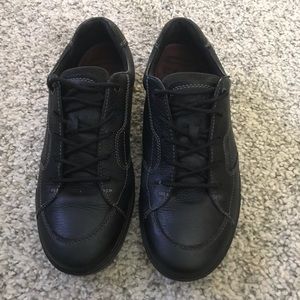 Men’s black shoes